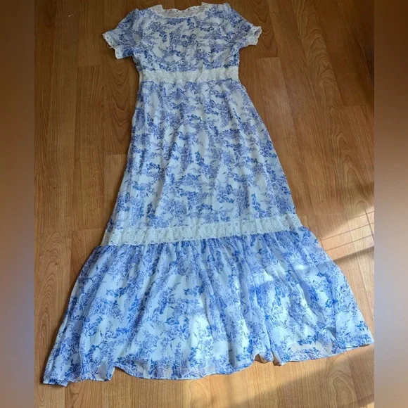 Taylor Women’s Blue & White Floral Tiered V‑Neck Fit & Flare Maxi Dress – Size 8 - Picture 13 of 14